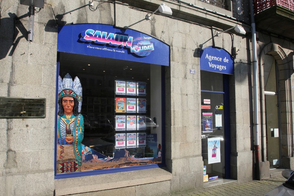 Vitrauphanie sur vitrine pour Salaün Évasions à Morlaix